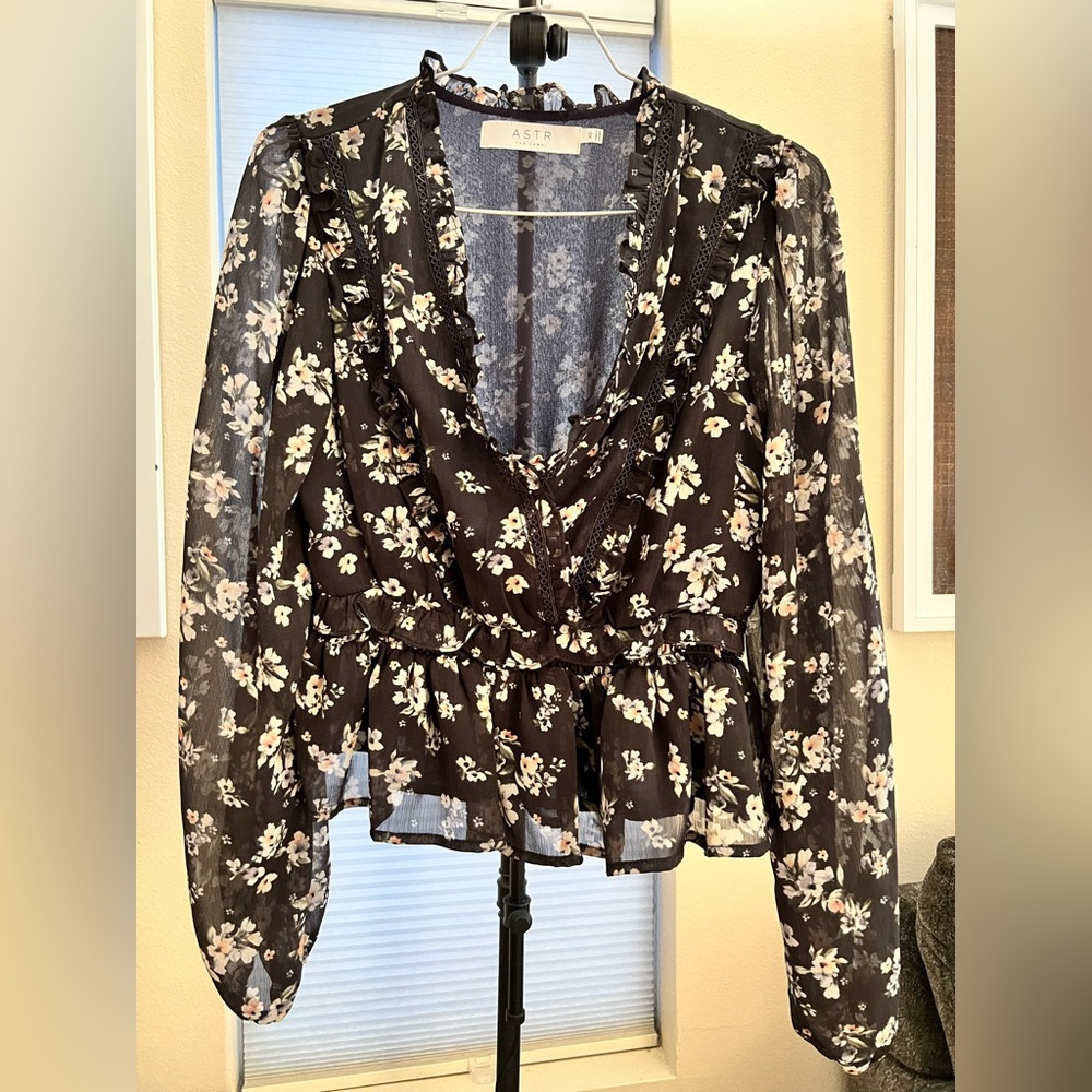 ASTR Grey Floral Top